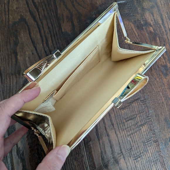 PAYLESS SHOES I Metallic Gold Clutch Pocketbook Purse with Bow Tie Metal Clasp - Picture 7 of 11